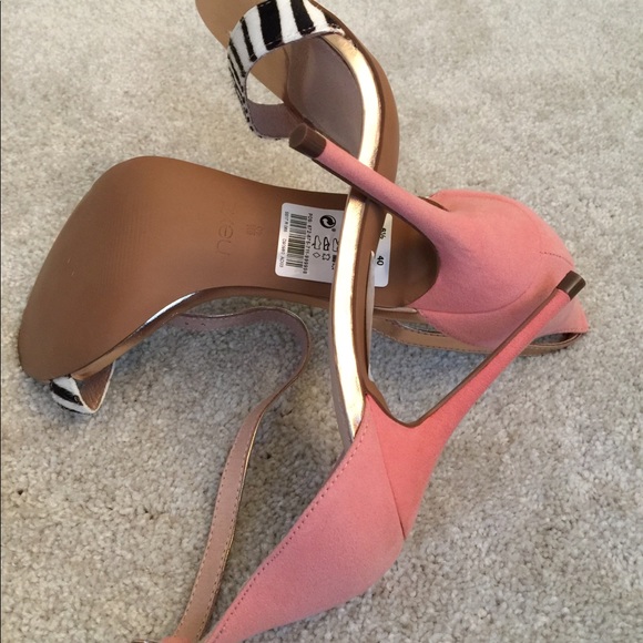 Next heels - Picture 3 of 3
